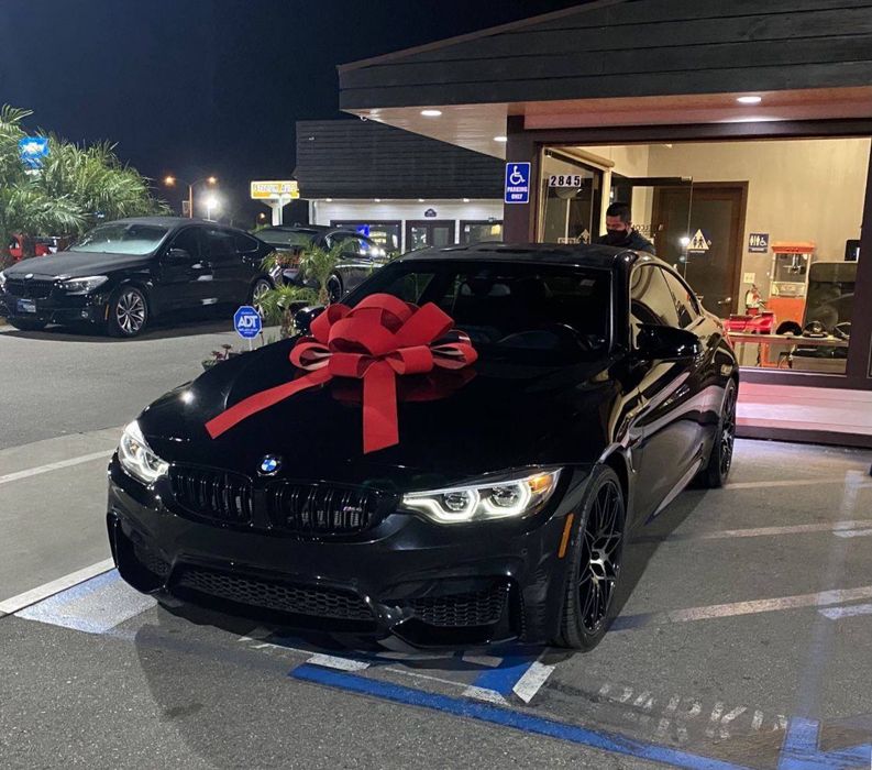 Moshinalar sovgʻa qilish uchun bantiklar