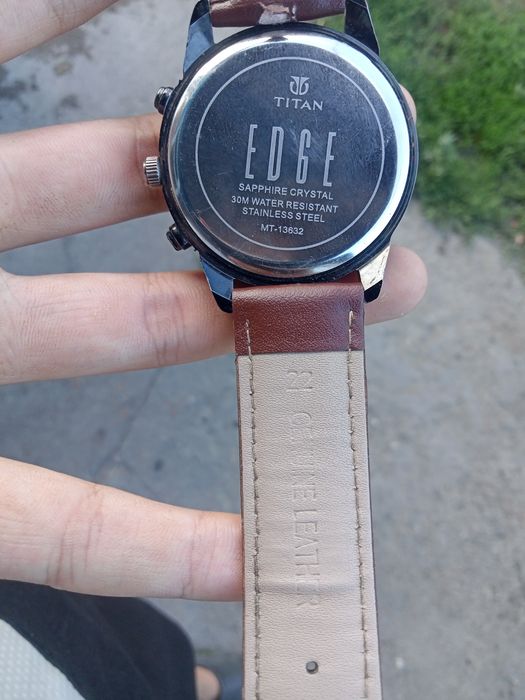 Продаю оригинальные часы Titan Edge
