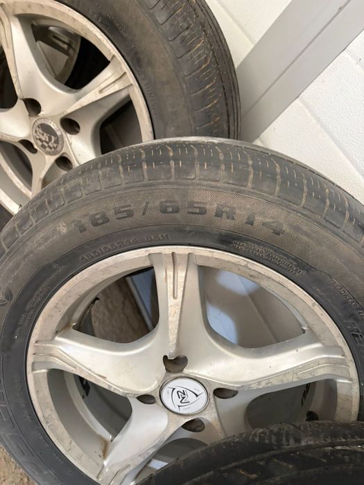 Продам шины с камплект 185/65 R14 86H (ВАЗ) Б/У