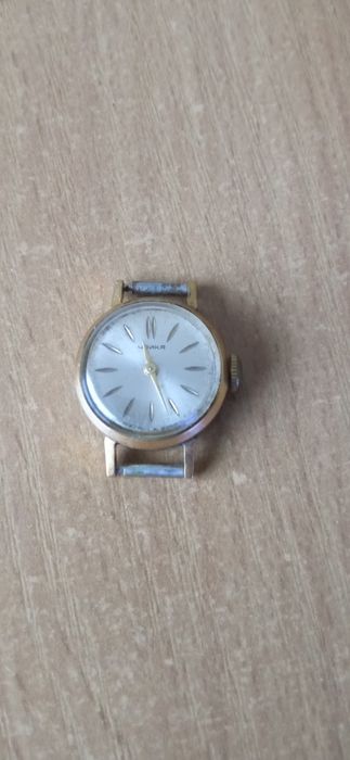 Часовници - руски, швейцарски.