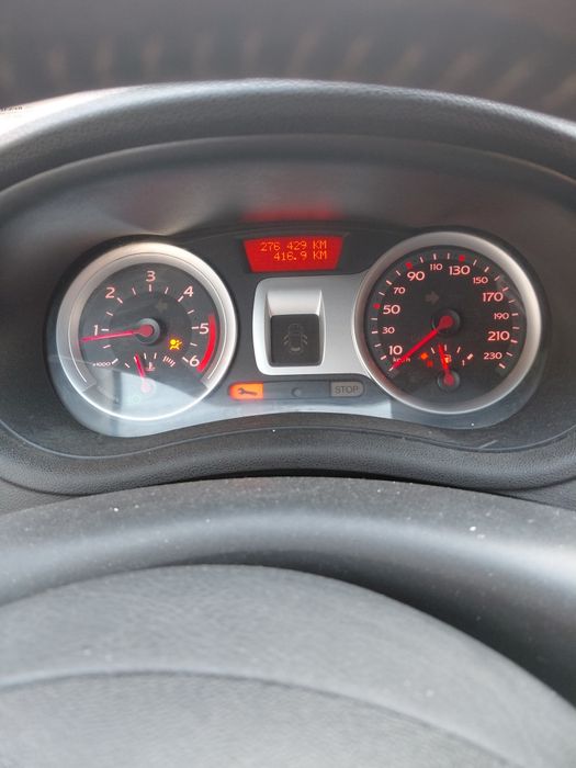 Vând Renault clio an fabricație 2007 motor 1.5 diesel detalii la tel