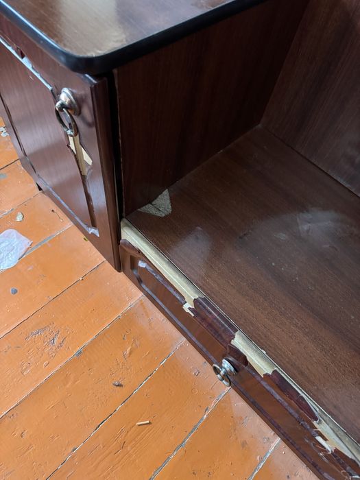 Трюмо требует ремонта