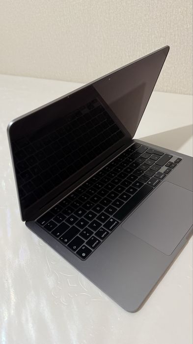 Продам Macbook Air M2 2022