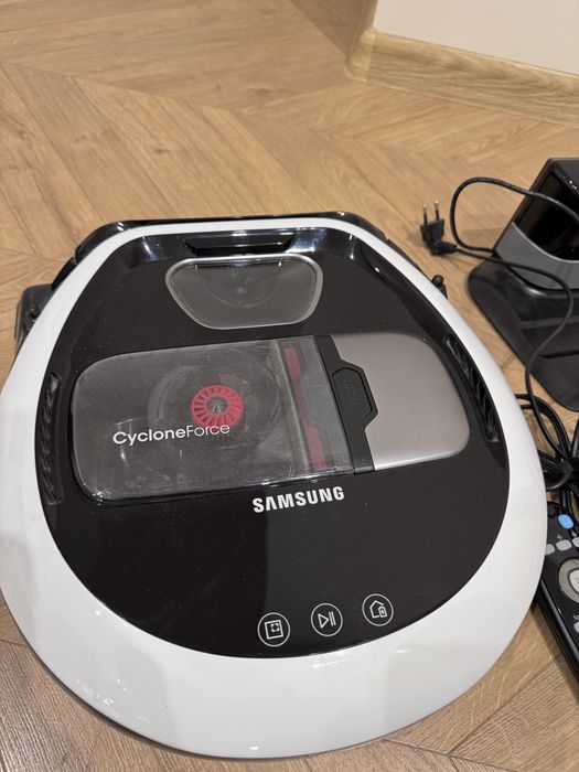 Samsung CycloneForce VR10M702HUW + станция и дистанционно