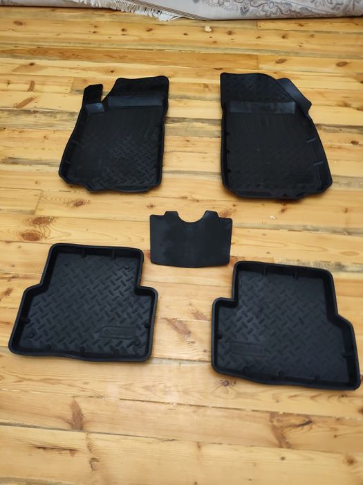 Полик для Кобальта в отличном состоянии