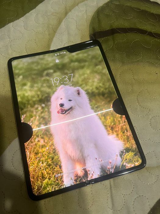 Samsung Galaxy Fold книжка