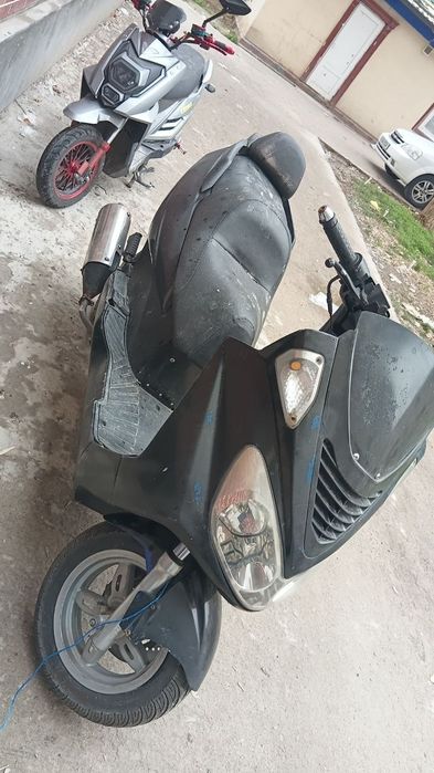 Продаю срочно скутер 140 кубов
