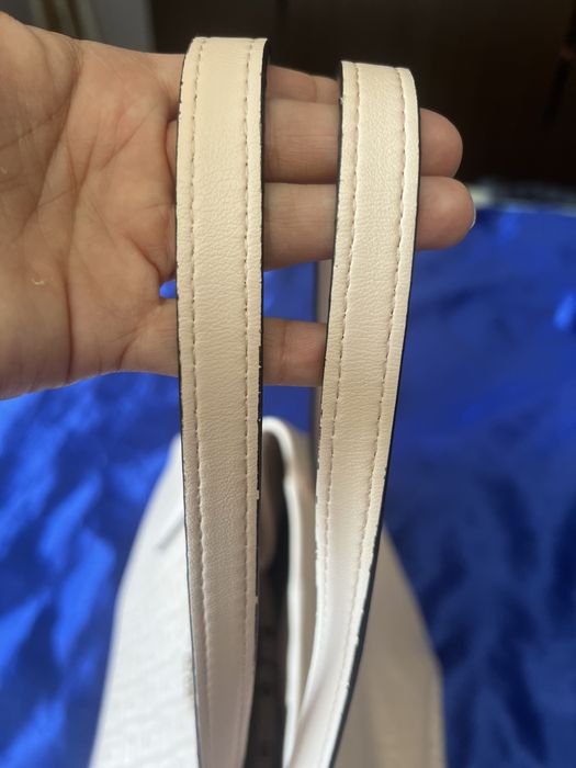 Оригинална чанта Guess