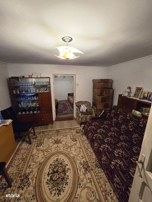 Casa-3 camere în cartierul N.Titulescu, teren 240mp, liberă, utilităţi