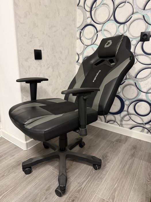 Игровое кресло в отличном состояний