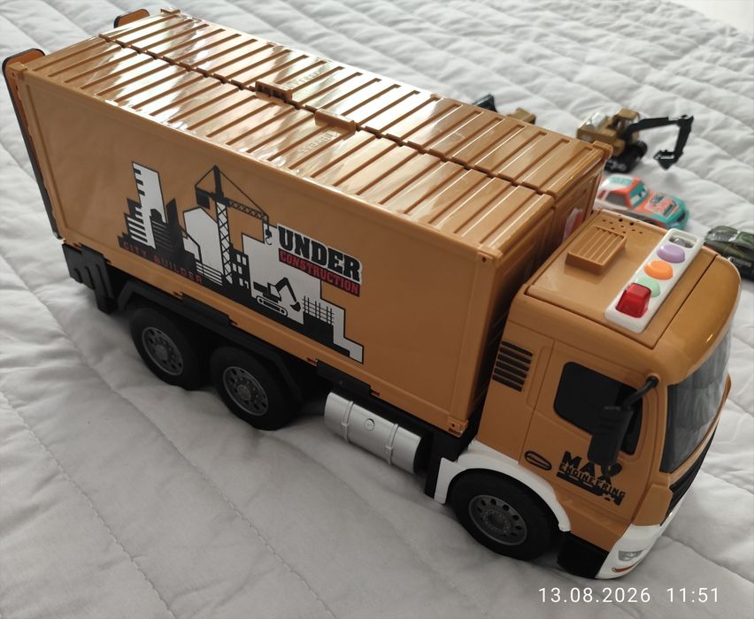 Продам игрушки. На батарейках