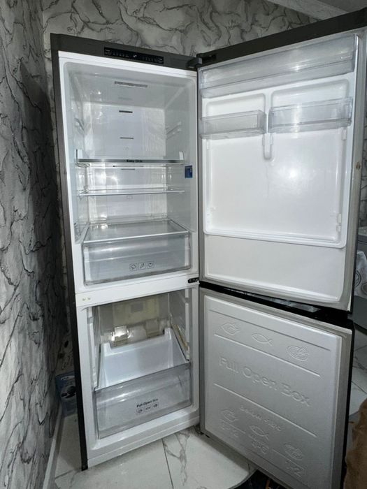 Холодильник Samsung