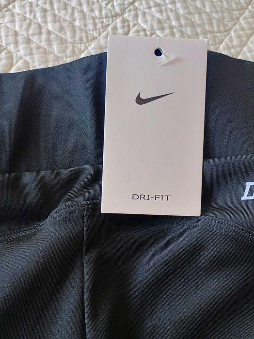 Дамски спортен комплект 3 части Nike