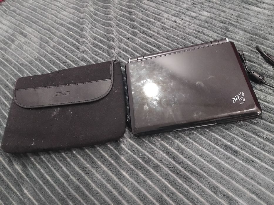 Продавам лаптоп доста е запазен и работи перфектно