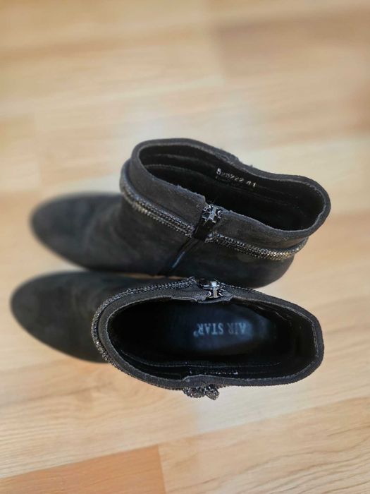 Дамски боти с висок ток