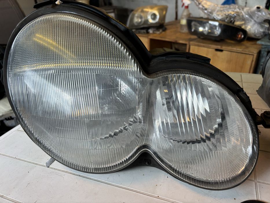 Десен фар за мерцедес Ц класа купе 1998- 2005г