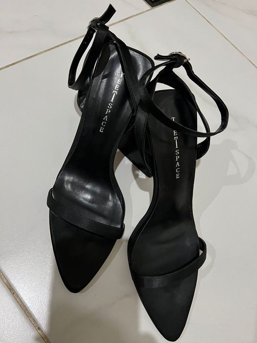 Продам Босоножки 40р