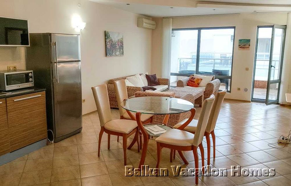 Стилно обзаведен тристаен апартамент с гледка към морето - Бяла