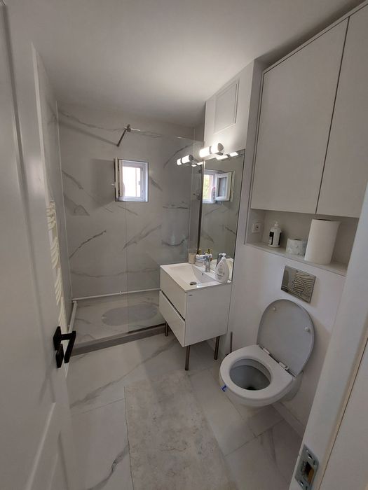 Inchiriez apartament decomandat cu 2 dormitoare in regim hotelier