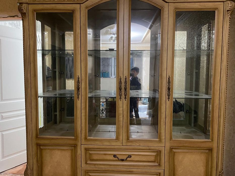 Мебел шкаф сервант  для посуды