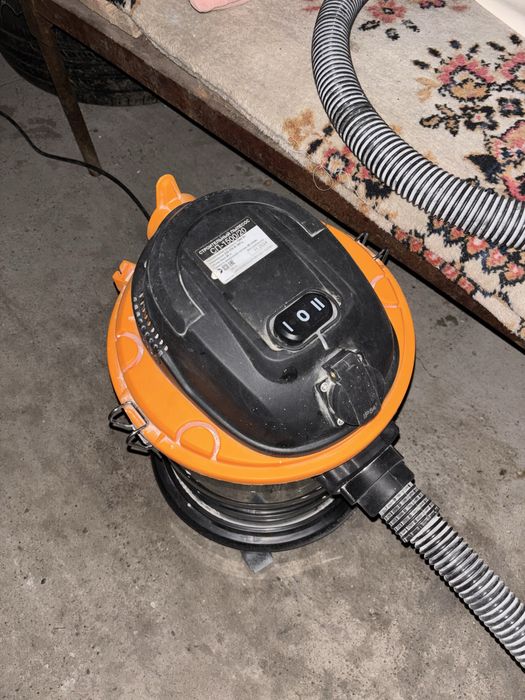 Продам строительный пылесос сп 1500 20