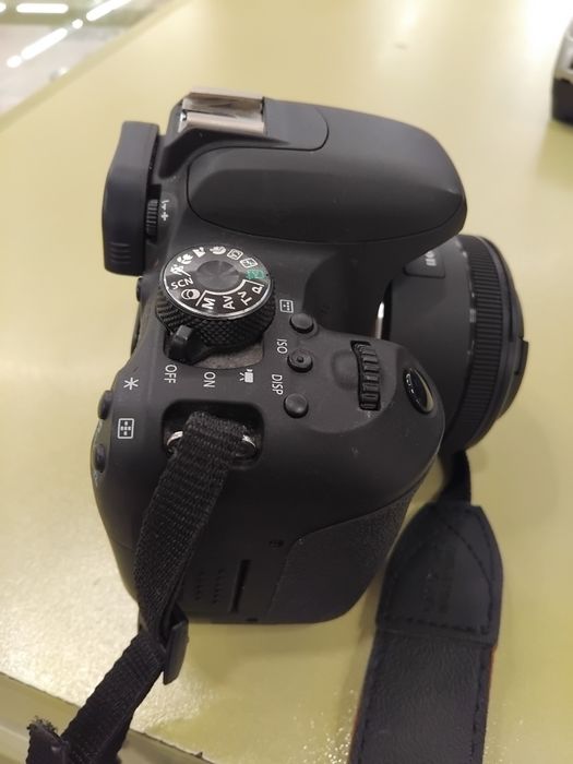 Фотоапарат Canon EOS 800D + 2 обектива + оригинален статив