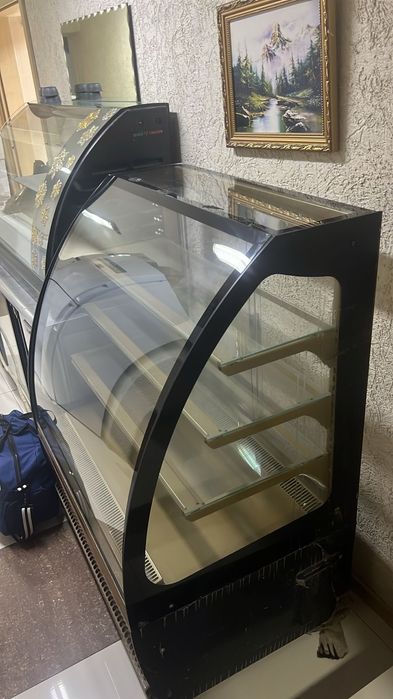 Холодильная витрина напольная