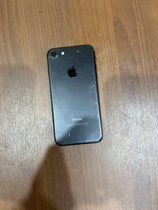 Продам Iphone 7.