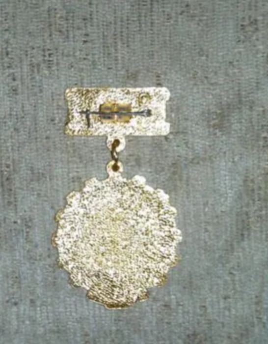 Продам значки времён СССР