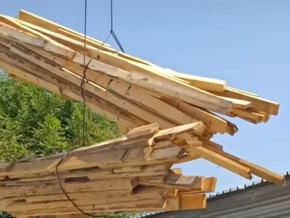 Доски брус балки