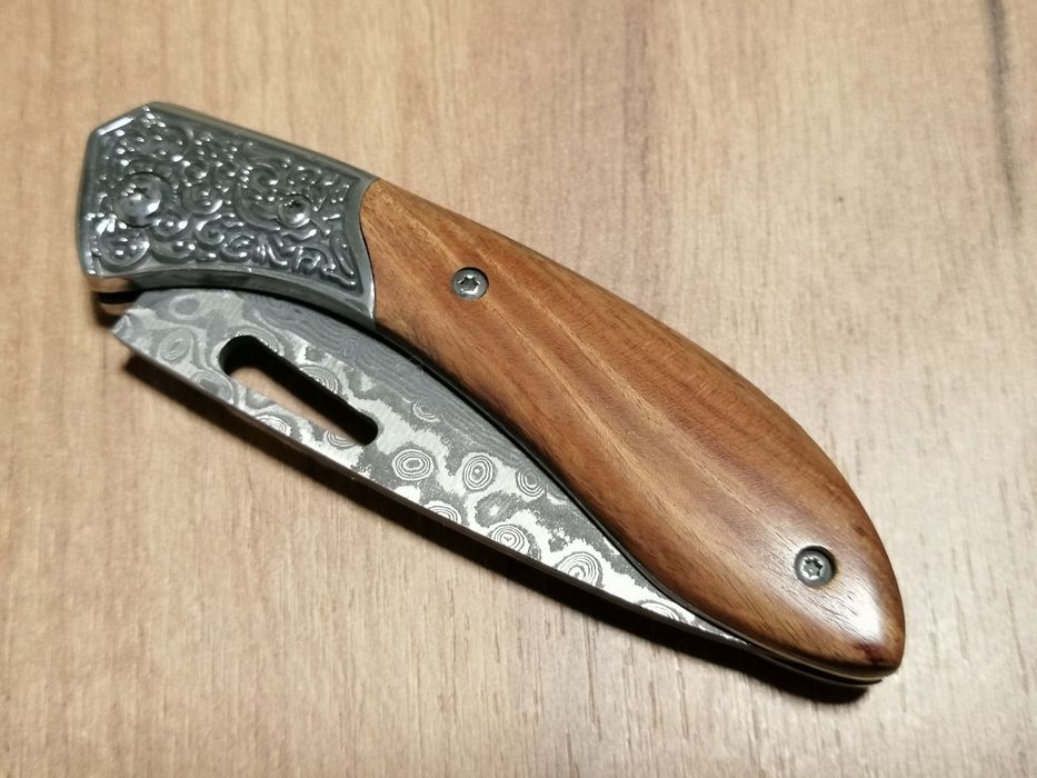 Нож от дамаска стомана