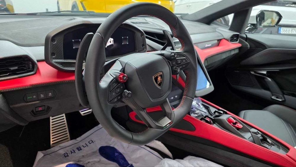 Lamborghini Revuelto