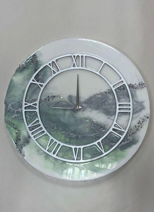 Dekorativ soatlar Resin art texnikasida