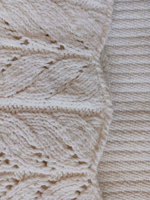 Продавам ръчно плетен на ръка дамски комплект - блуза и пола