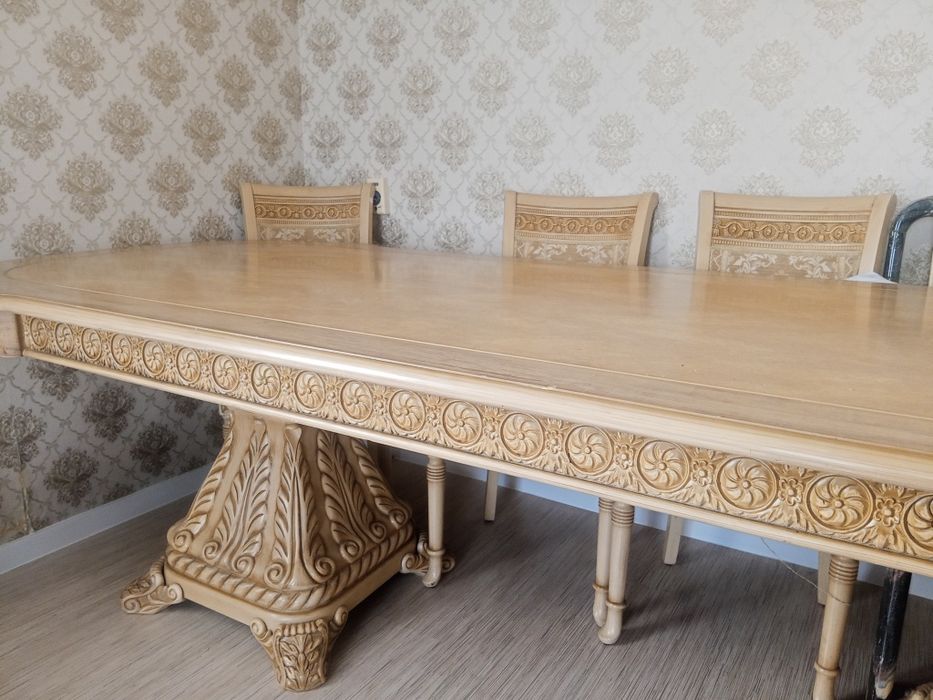 Стол, орындықтарымен