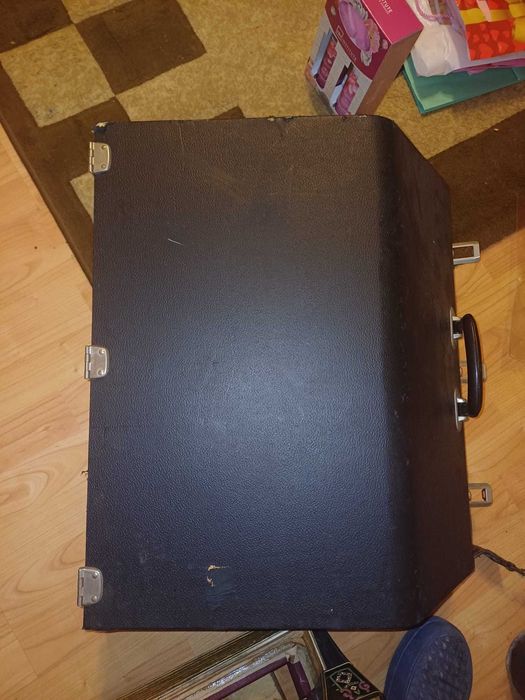 Vand case , toc, husa, geamantan acordeon si saxofon