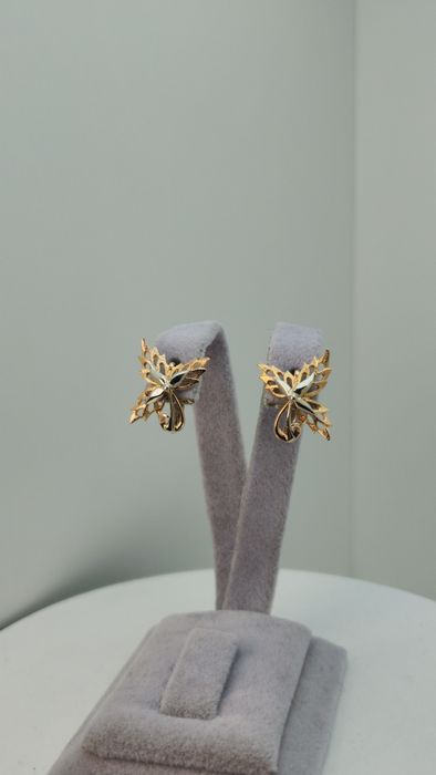 Культовые серьги "Кленовый лист" времен СССР.
Были изготовлены на Моск