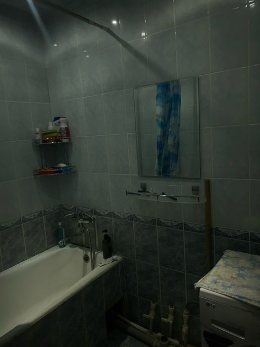 гофур гулом метросини олдида 1 киши керак