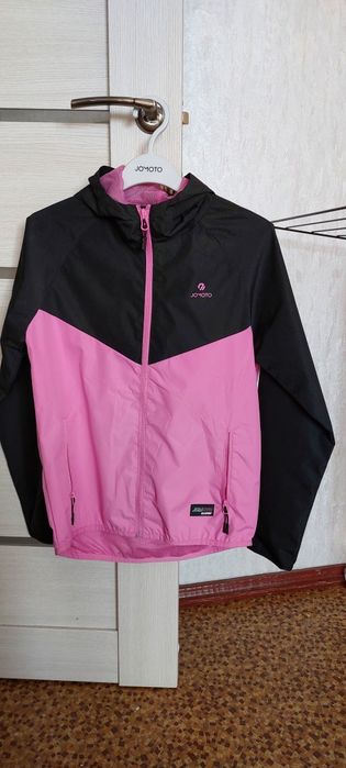 Ветровка на девочку 146 р. Новая