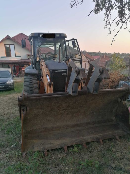 Vând Buldoexcavator Case 695 SR