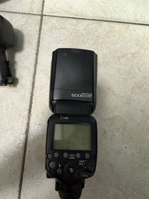 Фотоапарат Canon с два обектива Canon