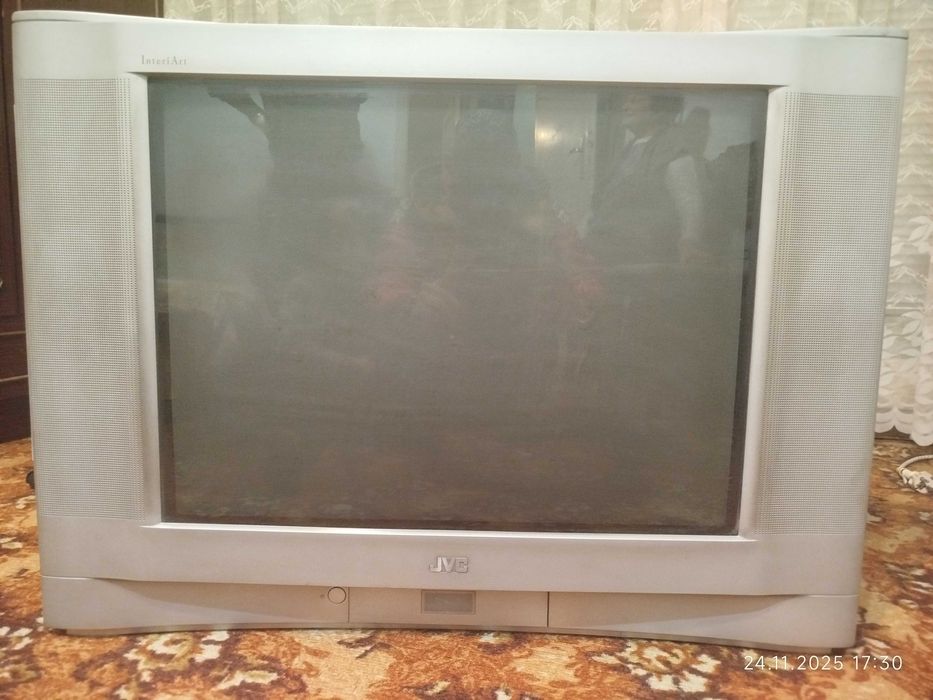 Телевизор JVC 27 инча