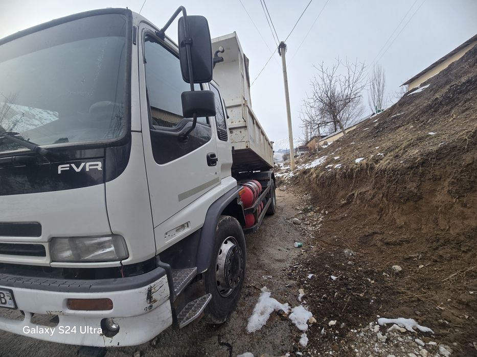 Исузу самасвал 2015