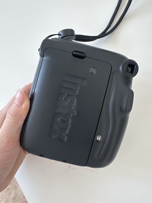 Продам фотоаппарат инстакс мини 11