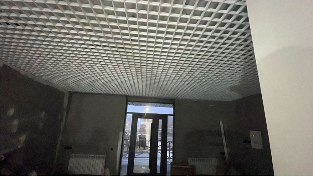Грильято полвесной потолок
