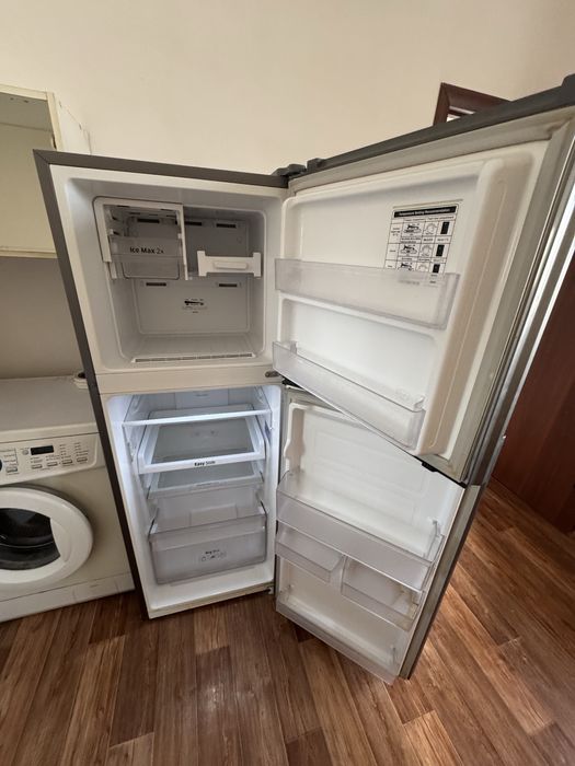 Холодильник Samsung