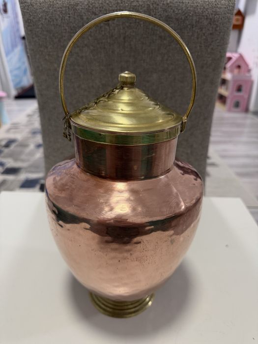 Vintage vas apa italian