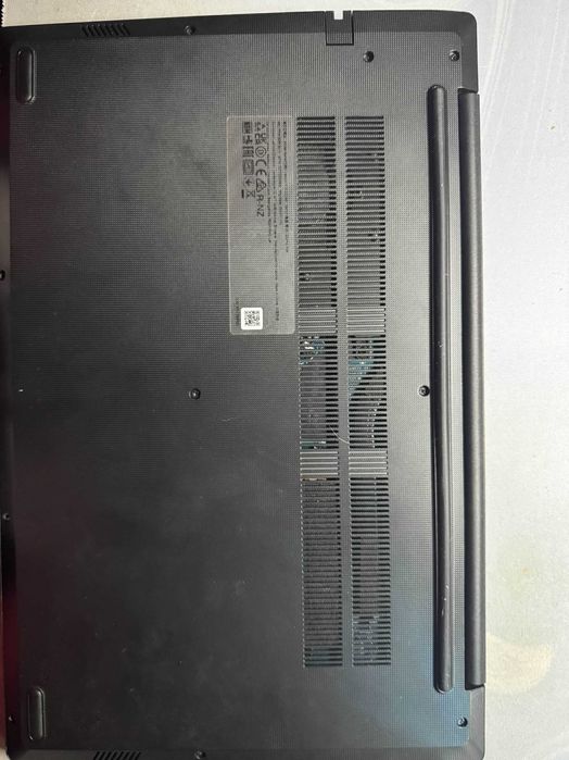 Лаптоп Lenovo V15 G3 IAP