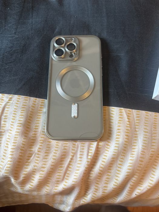 Vand iphone 16 pro max fake