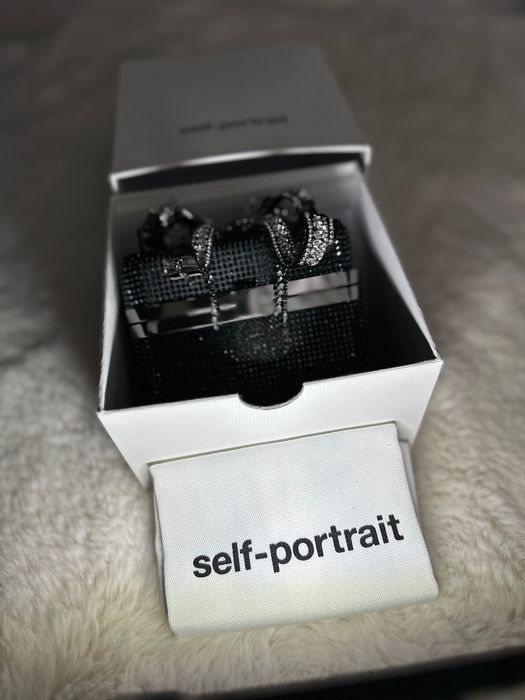 Self-Portrait Черна чанта клъч с кристали и панделка